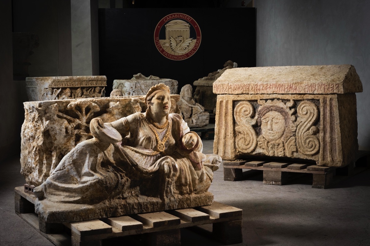 I sarcofagi sequestrati a Città della Pieve ©Ministero della cultura