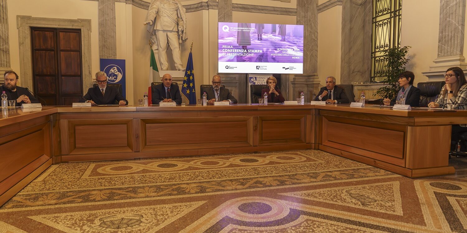 Conferenza stampa di presentazione della 18a Quadriennale d'arte. Da sx a dx: il moderatore Nicolas Ballario, Federico Mollicone, Presidente della VII commissione (Cultura, Scienza e Istruzione), , Angelo Piero Cappello, Direttore Generale Creatività Contemporanea - Ministero della Cultura, Luca Beatrice, Presidente Fondazione La Quadriennale di Roma, Patrizia Sandretto Re Rebaudengo, Presidente Comitato Fondazioni Arte Contemporanea. Marco Delogu, Presidente Azienda Speciale Palaexpo, e le curatrici Emanuela Mazzonis di Palafrera e Alessandra Troncone. Foto: Karen di Paola