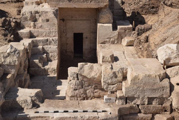 La scoperta dell’ingresso del Tempio di Athribis, avvenuta dopo oltre un decennio di ricerche congiunte tra il Consiglio supremo di Archeologia egiziano e l’Università di Tubinga