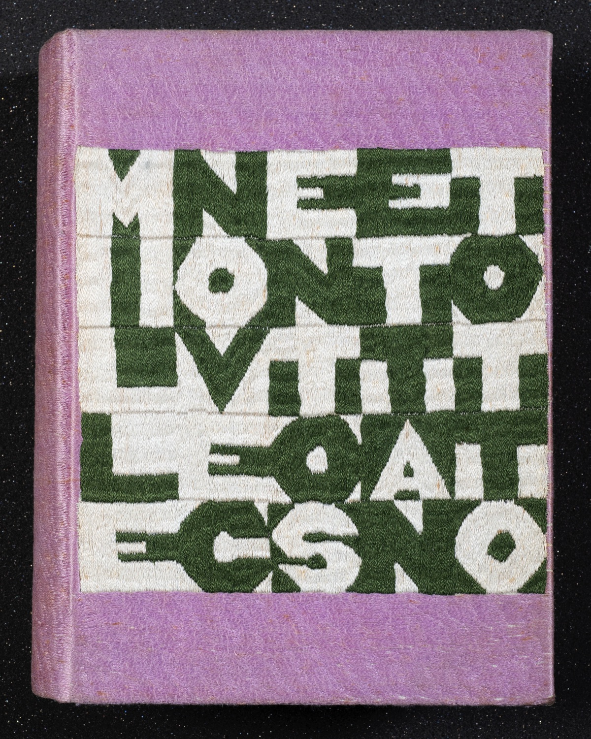 Alighiero Boetti (Torino 1940 - Roma 1994) e Anne Marie Sauzeau (Surgères 1938 – Parigi 2014) Classifying the thousand longest rivers in the world, 1977 volume a stampa con copertina rigida ricamata: arazzo filato, 215x16x55 Photo courtesy: Istituto centrale per la grafica