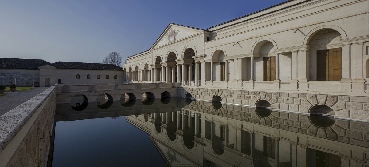 Palazzo Te - Facciata sulle Peschiere