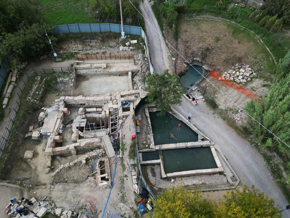 PANORAMICA SCAVO (Copyright SABAP-SI Comune di San Casciano dei Bagni Unistrasi) Foto di Foto di Ludovico Salerno