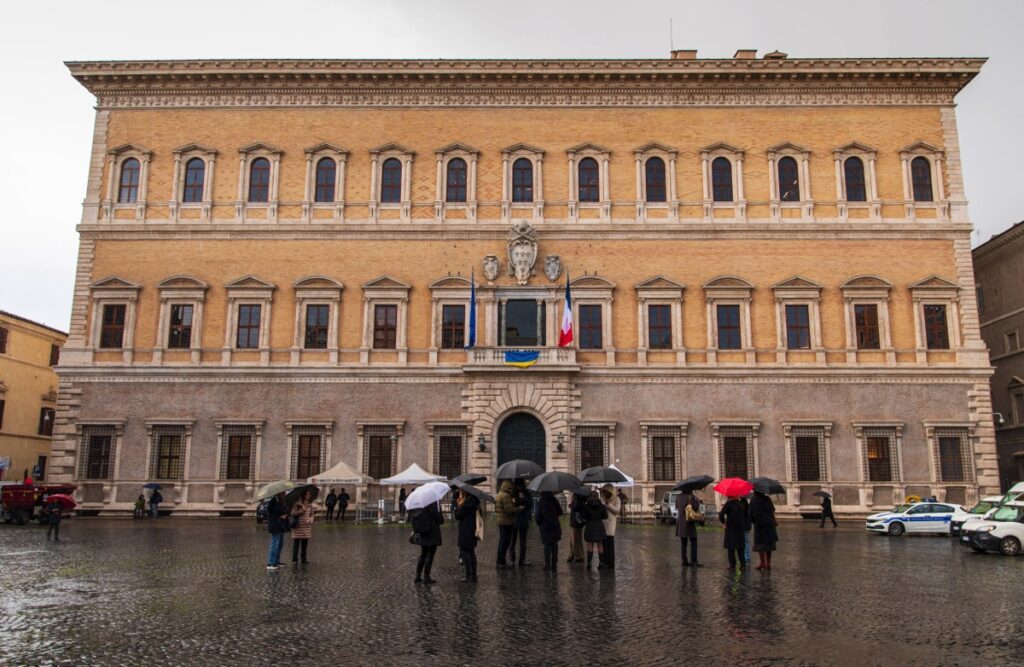 Palazzo Farnese: restaurata la facciata principale