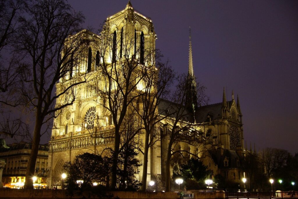Notre-Dame riapre le porte dopo 5 anni dall’incendio 