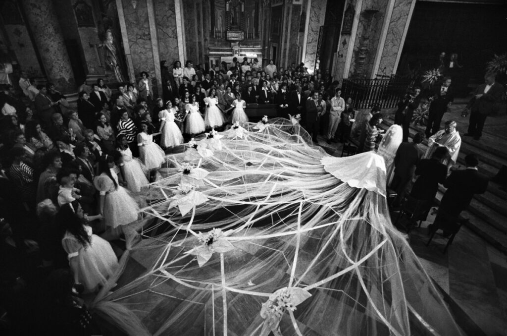 Romanzo Italiano: l’altra faccia del matrimonio nelle fotografie di Carlisi e Cito al MO.CA di Brescia