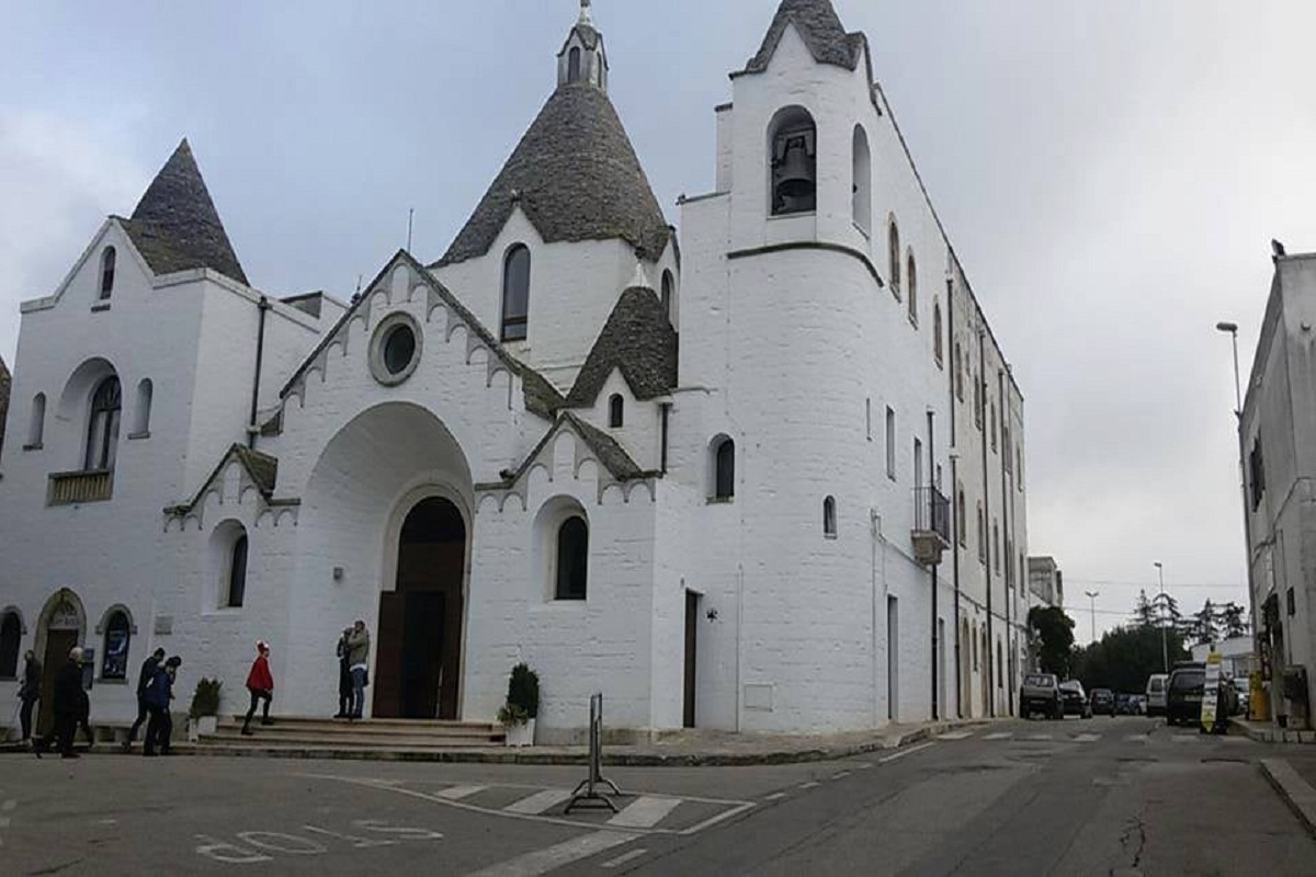 Trulli di Alberobello chiesa di Sant’Antonio, foto Facebook, Amo la Puglia