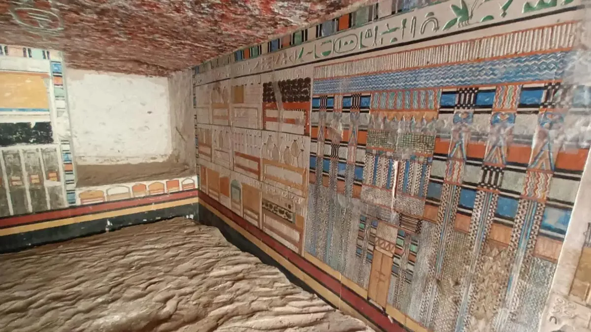 La tomba, incisa e splendidamente decorata, di Titi Nab Fu a Saqqara. Credit: Egyptian Ministry of Tourism and Antiquities)