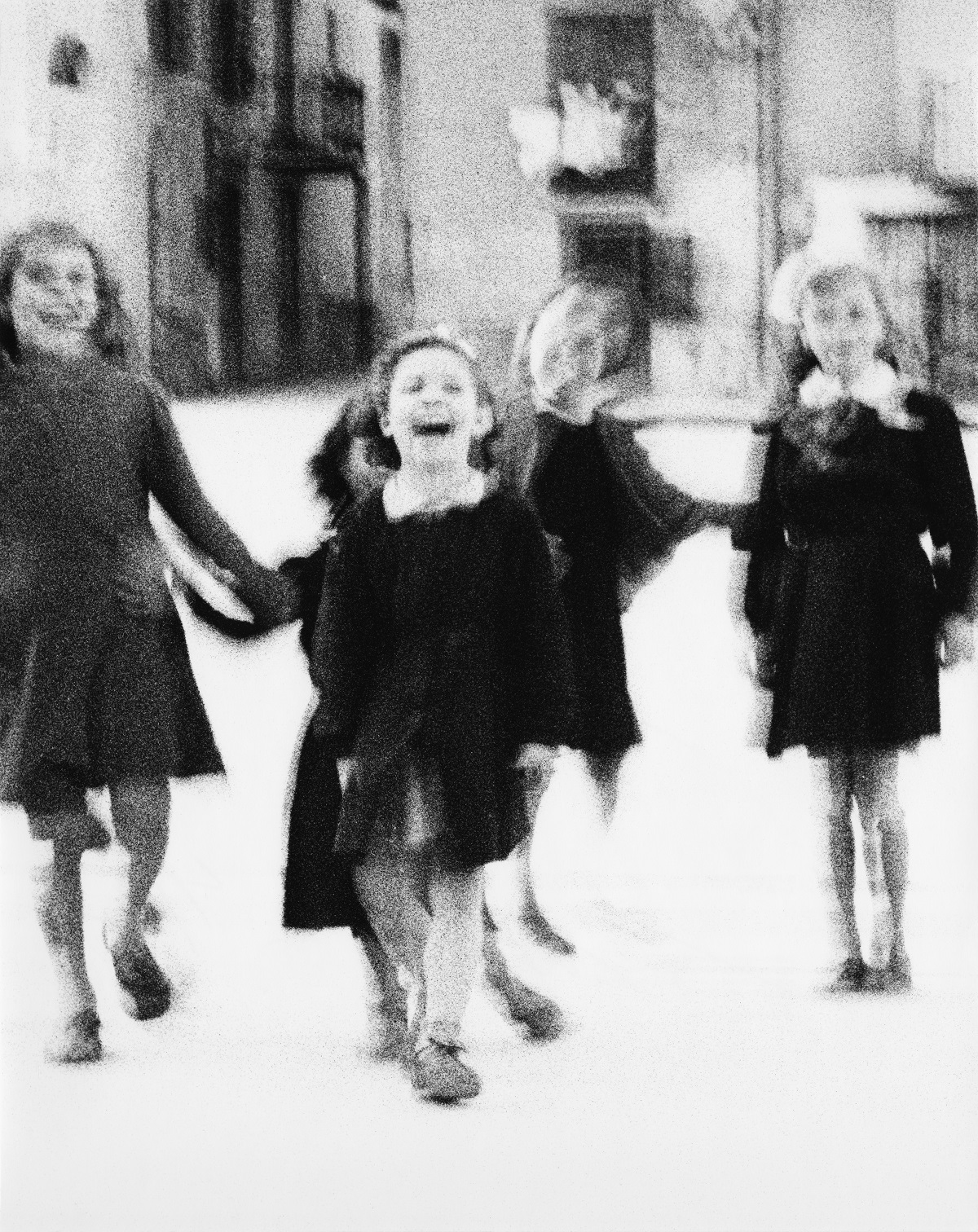 Richard Avedon, Italy #11, Piazza Navona, Rome, July 24, 1946 © The Richard Avedon Foundation