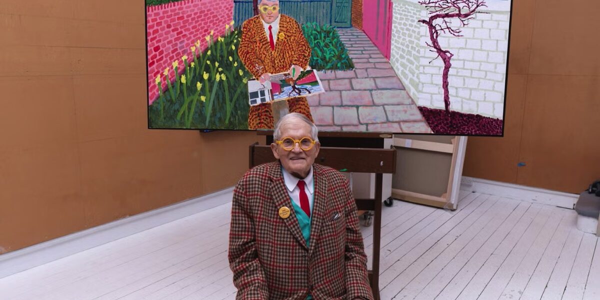david-hockney La foto censurata di David Hockney seduto accanto alla sua opera Play within a Play within a Play and Me with a Cigarette