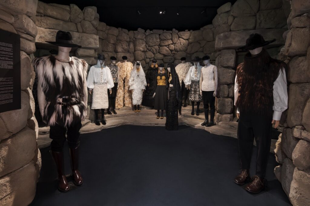 Dal Cuore alle Mani. Dolce&Gabbana a Palazzo Esposizioni Roma: la moda come opera totale