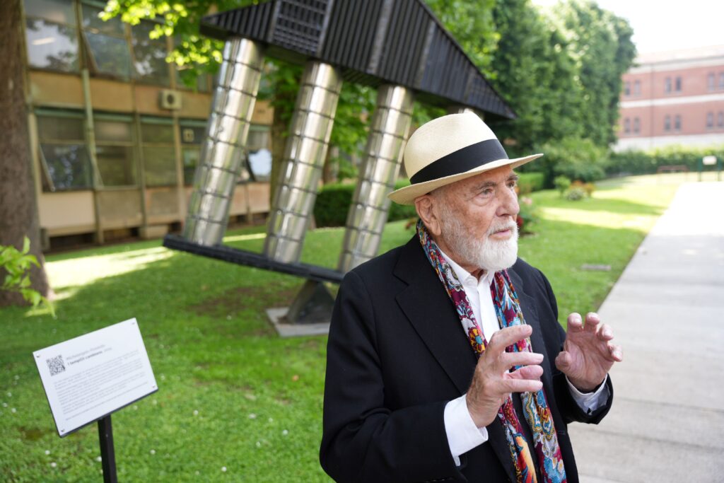 Michelangelo Pistoletto, un tempio per il riciclo tra le colonne di Milano