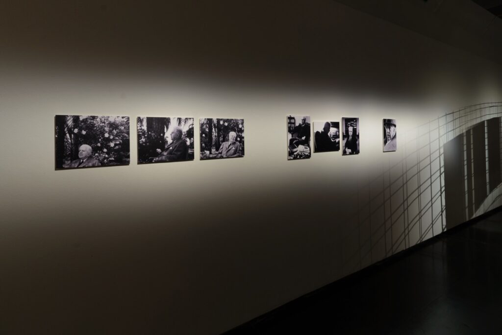 Montale a Palazzo Ducale di Genova attraverso lo sguardo di tre fotografi