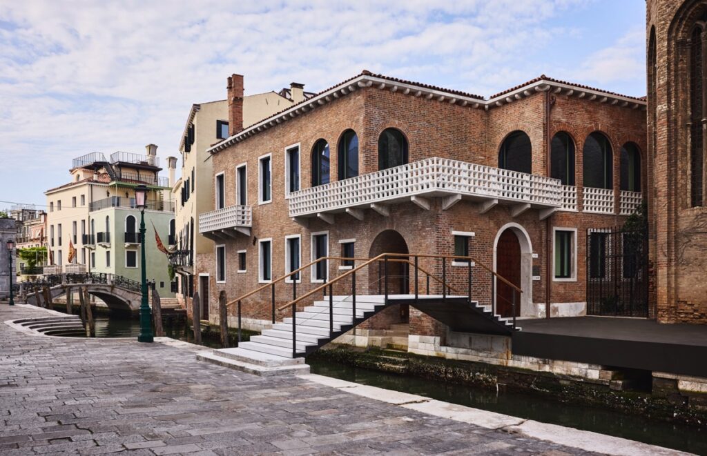 Casa Sanlorenzo apre a Venezia: arte, architettura e sostenibilità nello spazio culturale della maison nautica