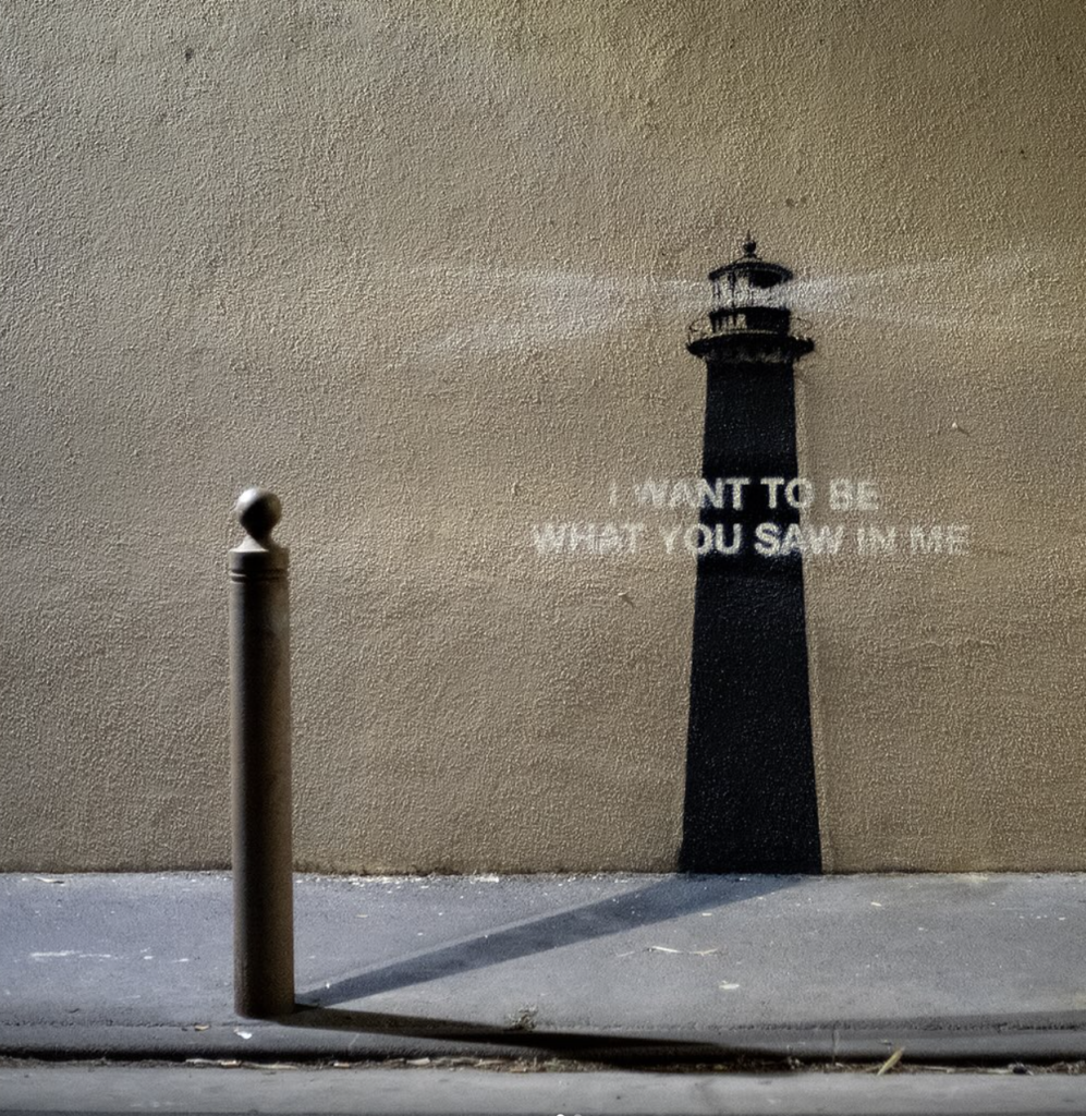 Banksy, un faro e una frase enigmatica: nuova opera (forse) a Marsiglia