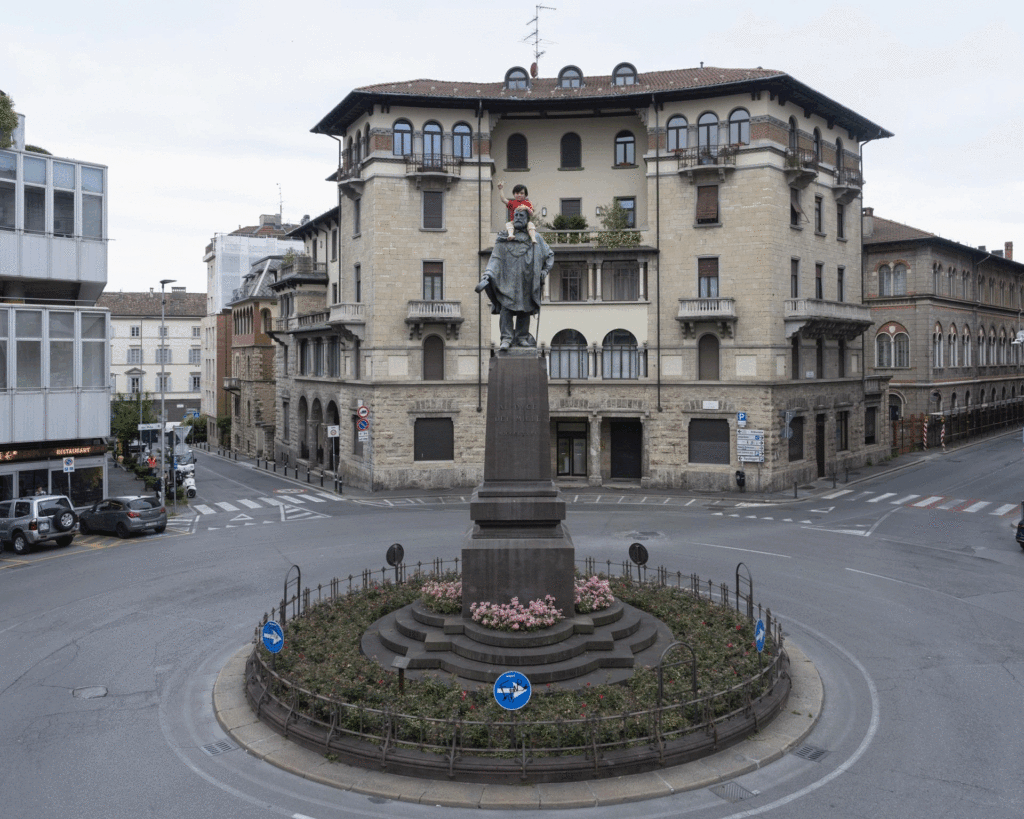 Pensare come una montagna: arte e paesaggio in quota con Cattelan, Bengolea e von Bismarck
