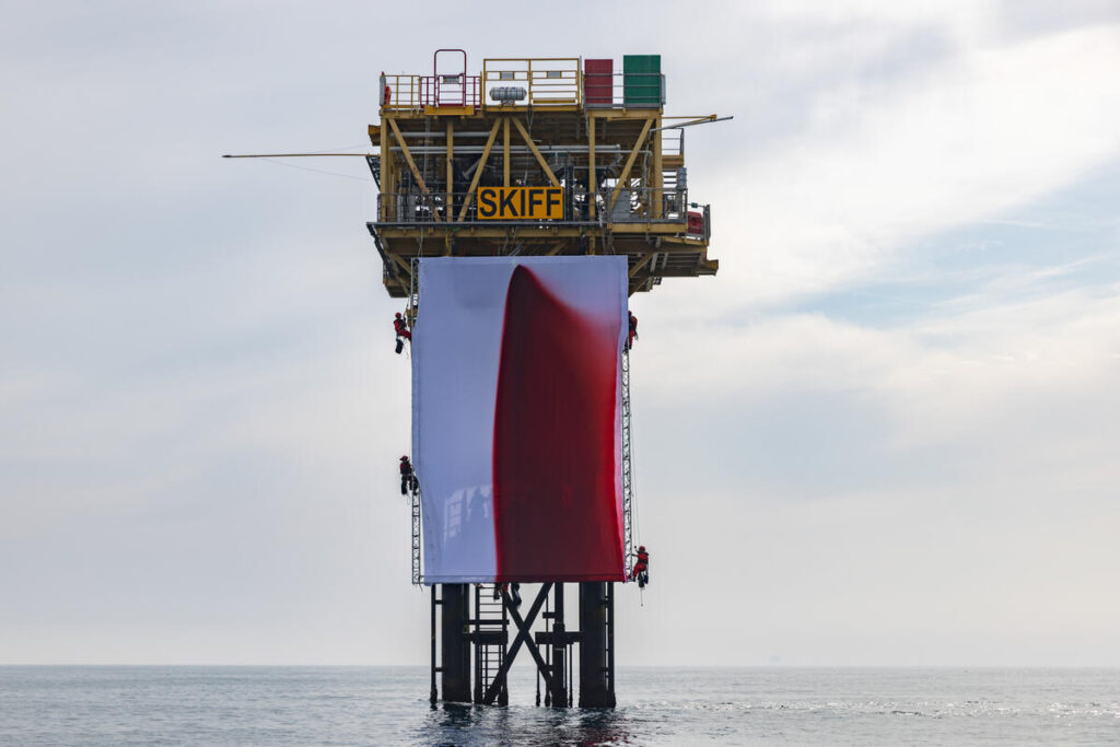 Anish Kapoor e Greenpeace: arte e protesta su una piattaforma di Shell nel Mare del Nord