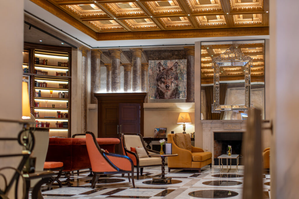 Hotel Eden inaugura “Echoes Through Time” con Manuel Felisi: un nuovo spazio per l’arte contemporanea a Roma