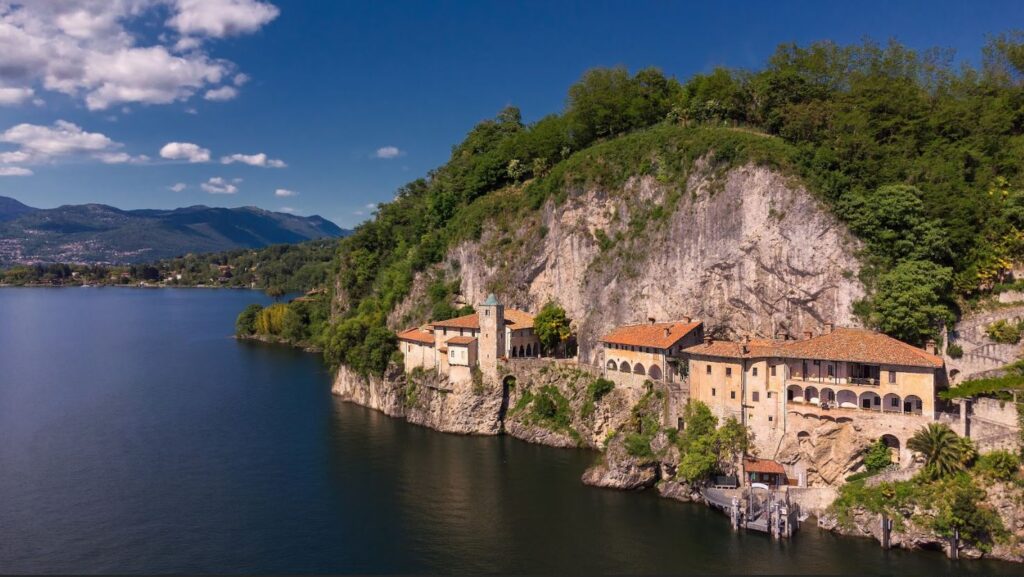 Lago Maggiore, riapre al pubblico il sacello segreto dell’Eremo di Santa Caterina del Sasso
