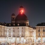 Tracey Emin illumina Torino: la ventottesima edizione di Luci d’Artista è un omaggio alla creatività internazionale