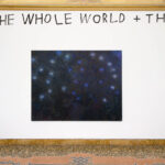 Oliver Bak e i suoi “Swarmers” a Roma: quando la pittura diventa sciame