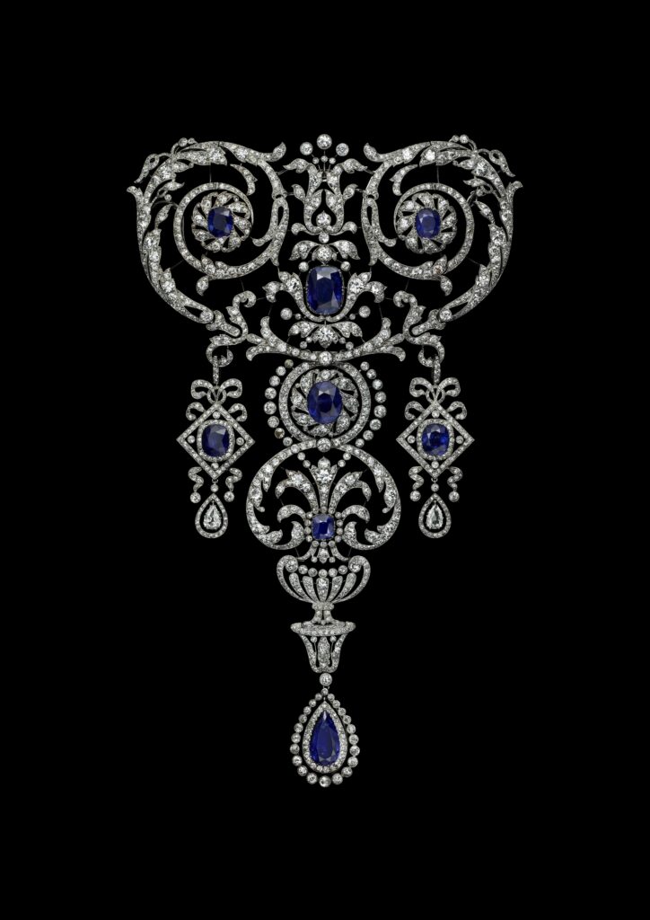 Spilla Stomacher
Cartier Parigi, eseguita su ordinazione, 1907
Platino, diamanti, zaffiri
Collezione Cartier