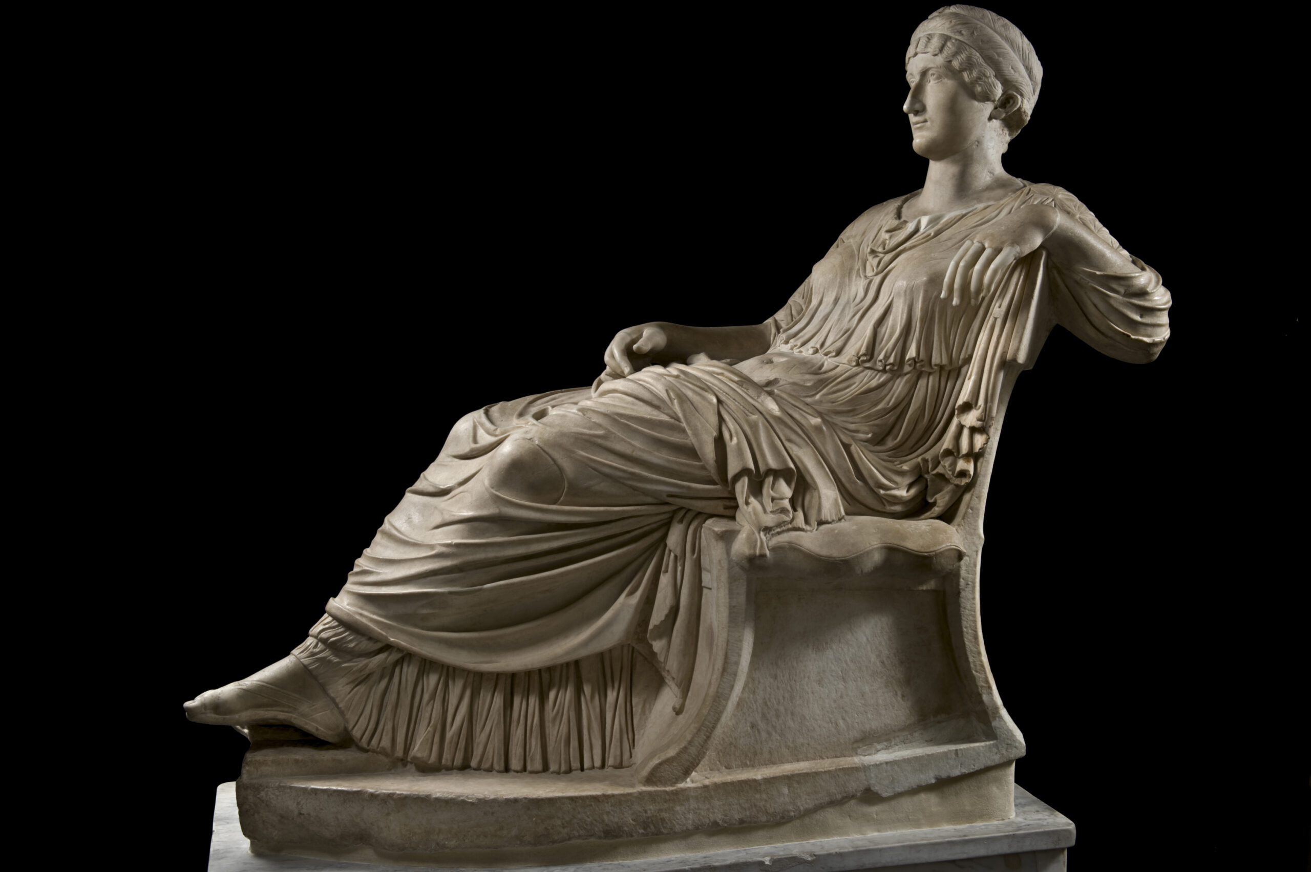 Statua seduta di Elena