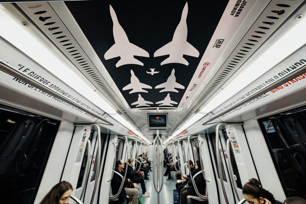 A Roma la metro è contro la guerra con l’arte di CHEAP e EMERGENCY