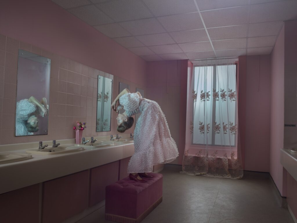 Biennale della Fotografia Femminile di Mantova 2026: le immagini che indagano la “soglia”