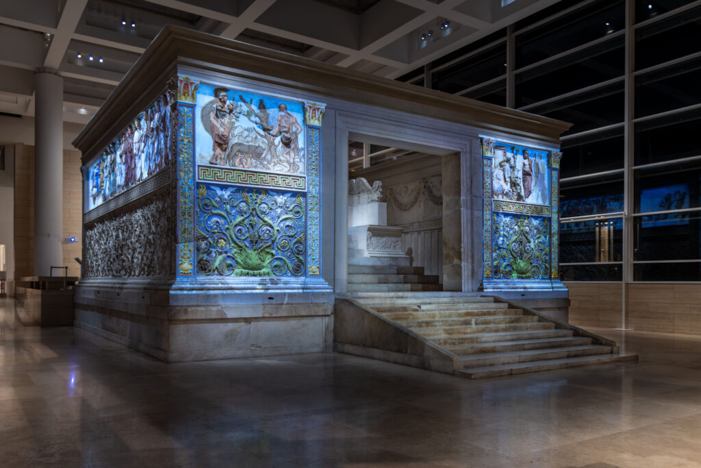 L’Ara Pacis torna viva: luci e colori per raccontare la storia del monumento simbolo del potere di Augusto