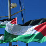 Cento bandiere per Gaza: arte, memoria e resistenza salpano da Augusta con la Global Sumud Flotilla