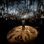 L’Oman alla Biennale Arte 2026 con Zinah che trasforma tradizione, suono e movimento in un’esperienza immersiva