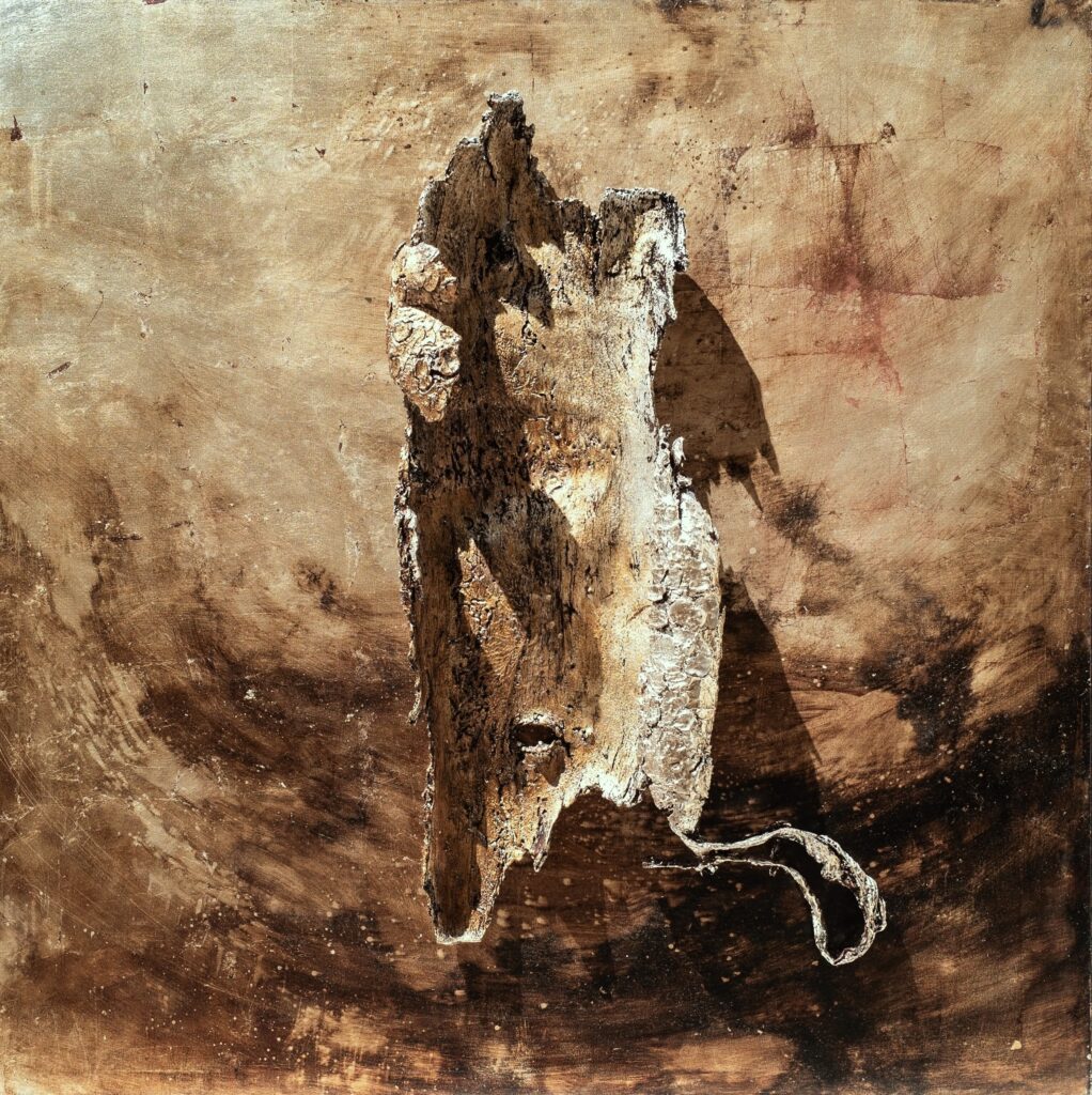Alla Biennale, l’oro della memoria: il Padiglione della Tanzania accoglie Silvia Canton e le sue ferite del paesaggio in “Diary #05”