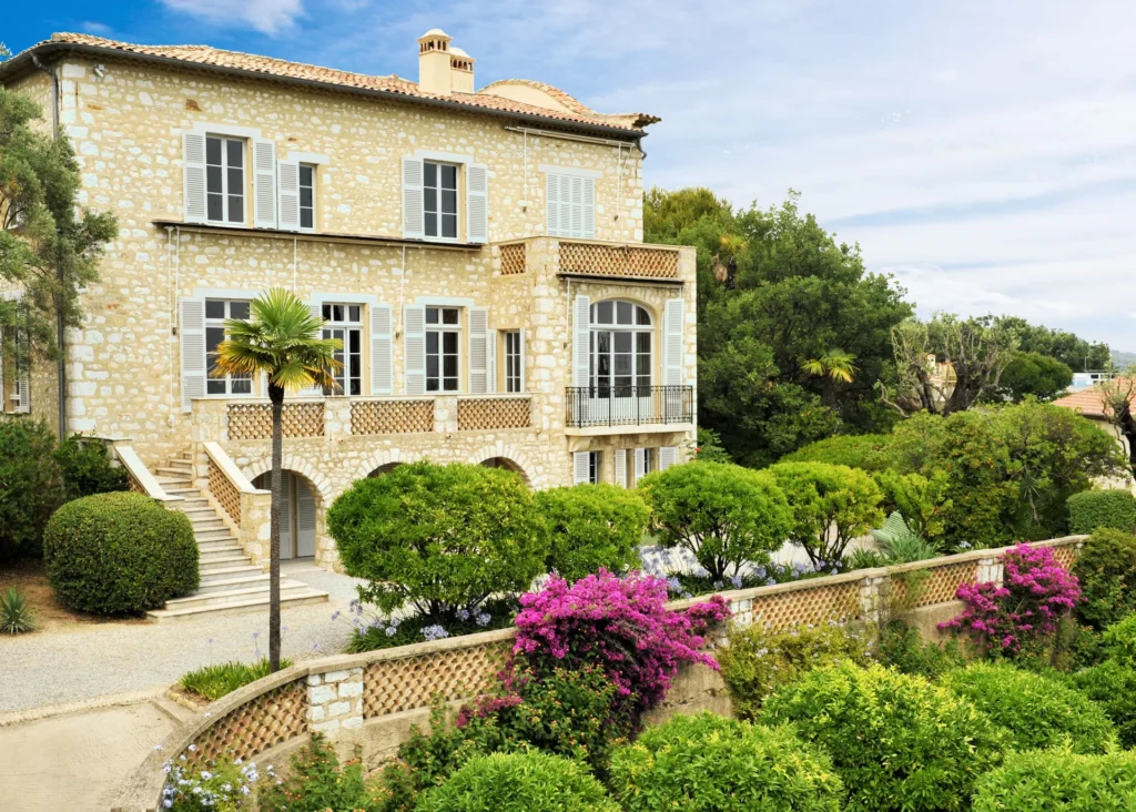 Furto al Museo Renoir di Cagnes-sur-Mer: quattro dipinti rubati nella notte