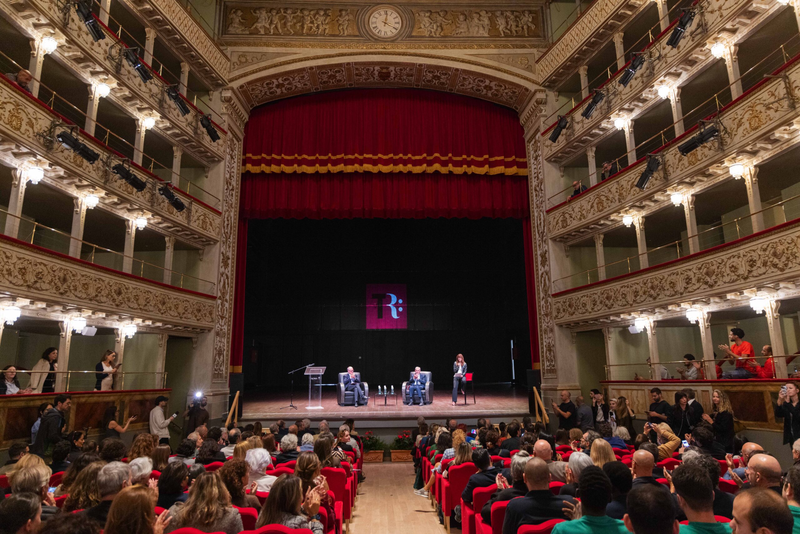 Nuova vita al Teatro Valle: dopo 15 anni di attesa (e tante polemiche) Roma ritrova il suo storico palcoscenico