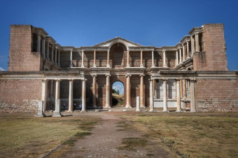 I droni sorvegliano Sardi: la Turchia sfida gli scavi clandestini con la tecnologia